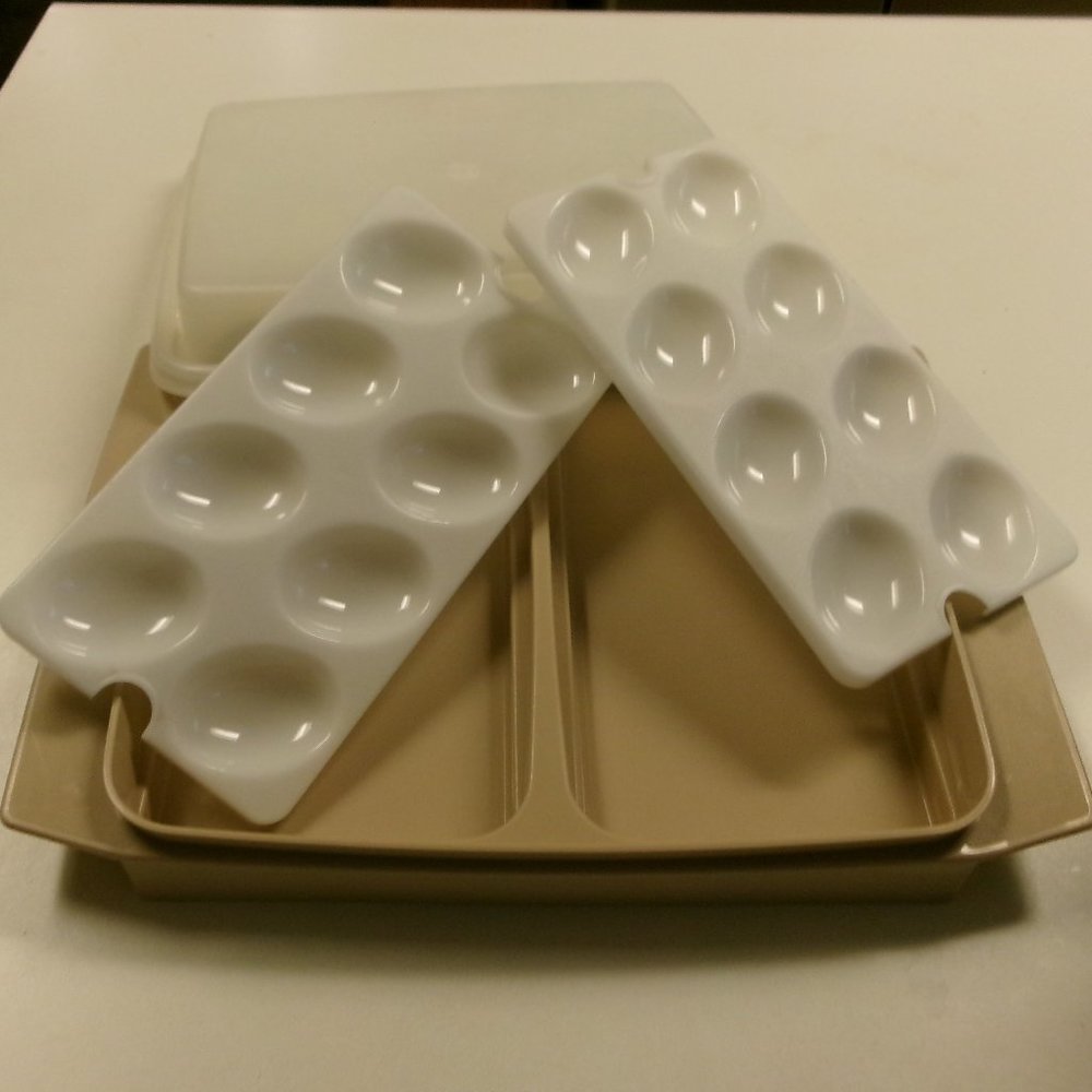 Vintage Tupperware Deviled Egg Container